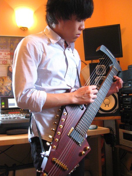 TAKUMI harp guitar 1 (450 x 600)