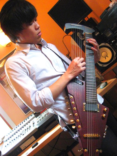 TAKUMI harp guitar 2 (450 x 600)
